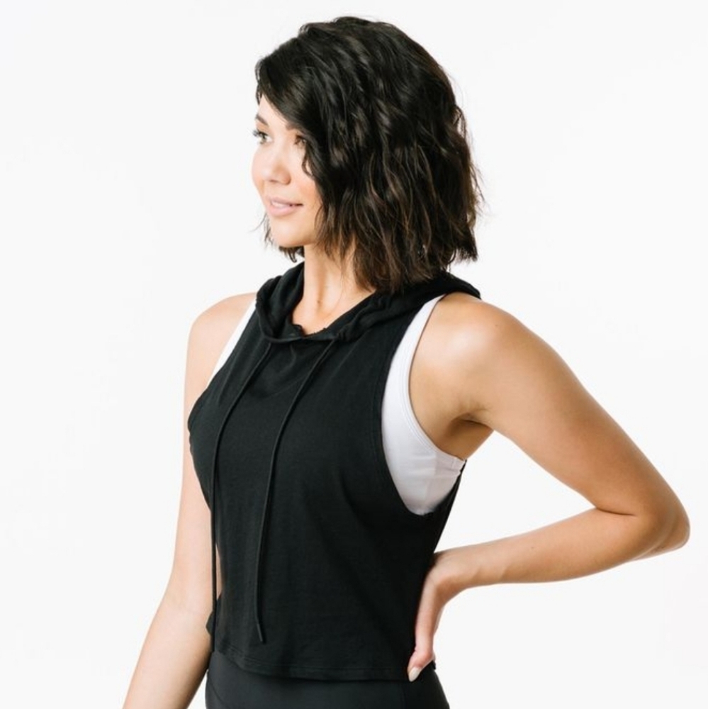 NWT Zyia 1230 black cropped hoodie